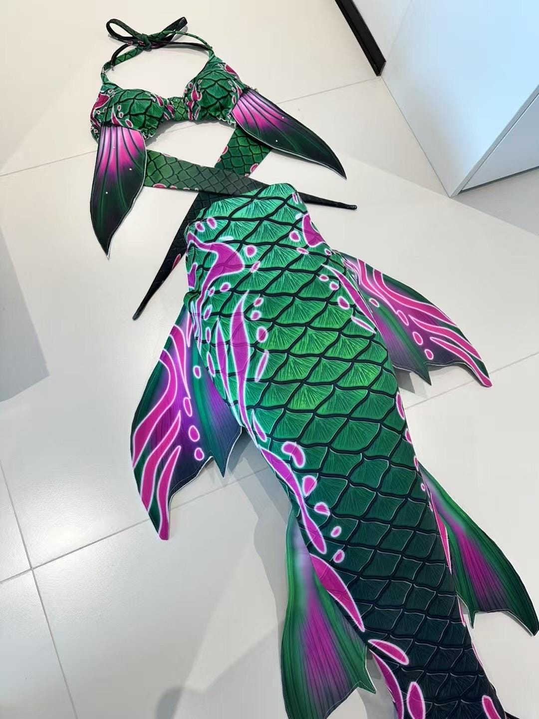 Handmade green pink Mermaid Tail  cosplay photography costume, diving costume, gift for her，gift for girlfriend's birthday